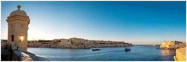 Посмотрите сторожевую башню Сенглея на Мальте.