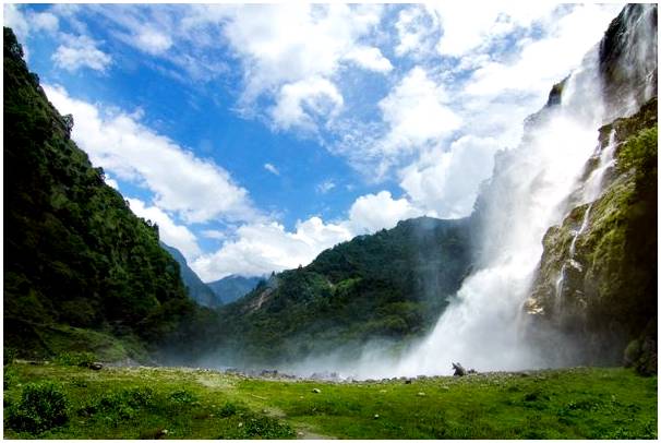Наслаждайтесь самыми невероятными водопадами в мире.