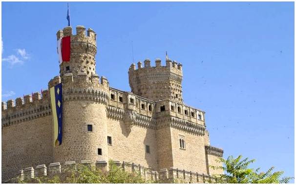 Замок Мендоса в Мансанарес-эль-Реаль