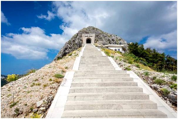 Мавзолей Негоша в Ловчен, Черногория