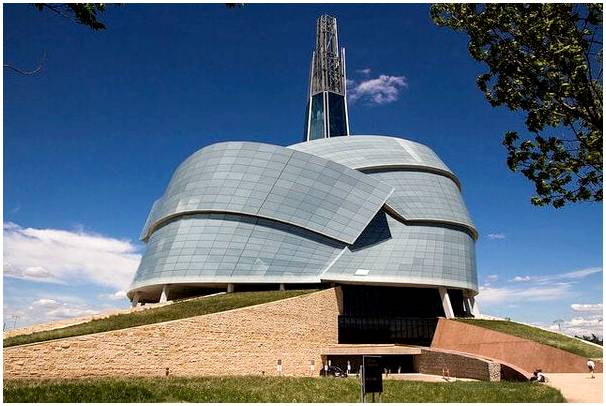 Посетите Канадский музей прав человека.