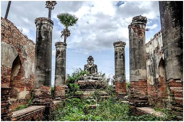 Посетите красивые руины Инва в Мандалае.