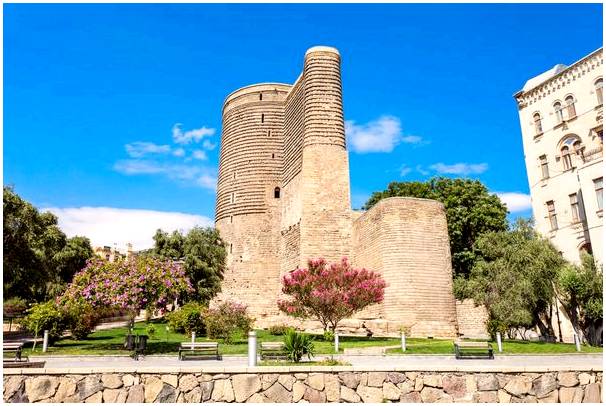 Мы посещаем город-крепость Баку