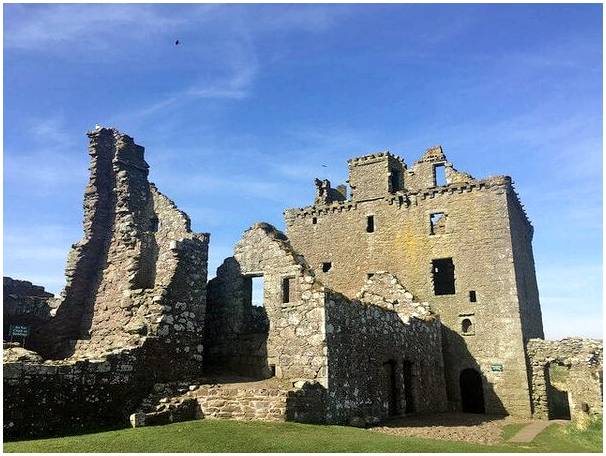Замок Данноттар в Стонхейвене, Шотландия