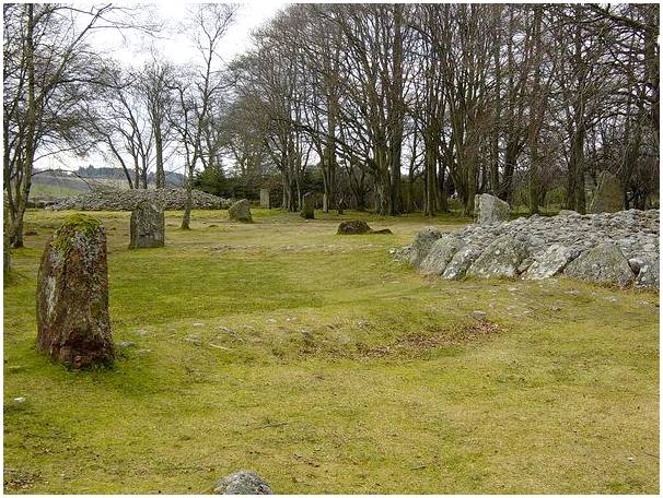 Клава Кэрнс в Шотландии: загадочный портал в прошлое