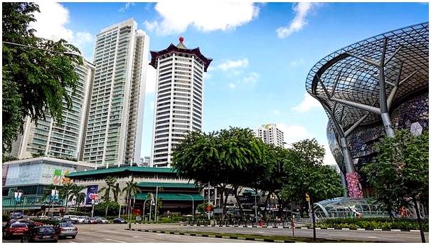 Познакомьтесь с Орчард-роуд, самой длинной улицей Сингапура.