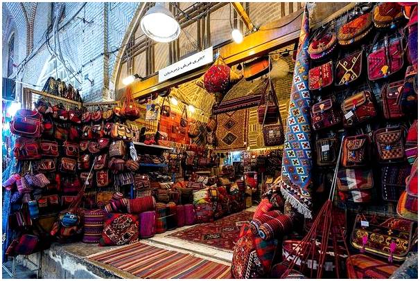 День покупок на базаре Вакиль в Ширазе, Иран