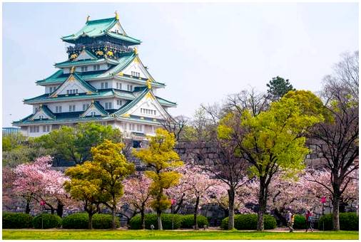 Замок Осака в Японии, традиции среди небоскребов