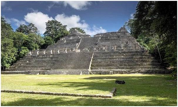 Исследуйте захватывающие руины майя в Белизе.