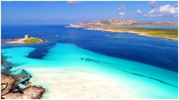 Пляж Ла Пелоза, самый райский на Сардинии.