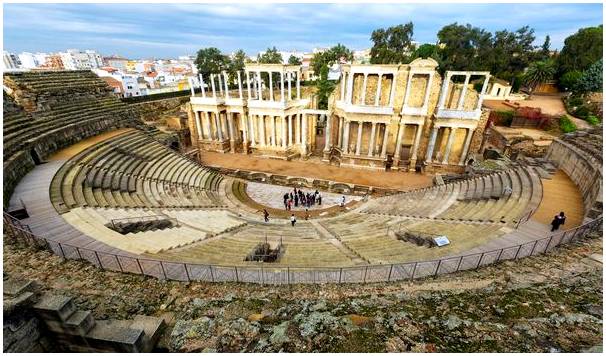 Части римского театра и примеры в Испании