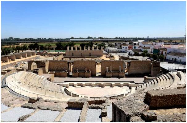Части римского театра и примеры в Испании