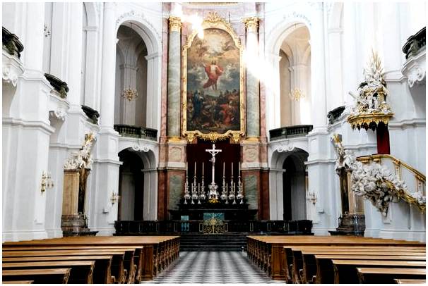 Посетите собор Святой Троицы в Дрездене.