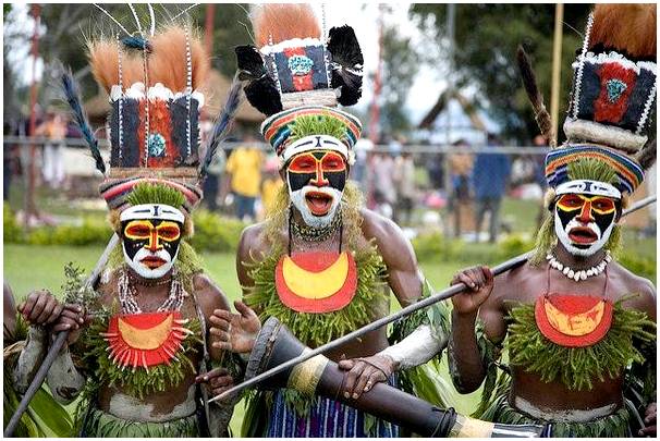 Откройте для себя культуру Папуа-Новой Гвинеи.