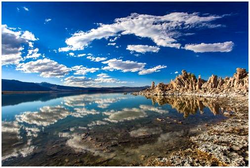 Любопытное озеро Моно в США.