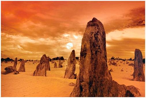 Фантастическая пустыня Пиннаклс в Австралии
