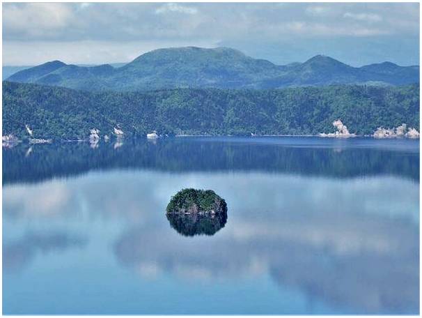 Озеро Масюко на японском острове Хоккайдо