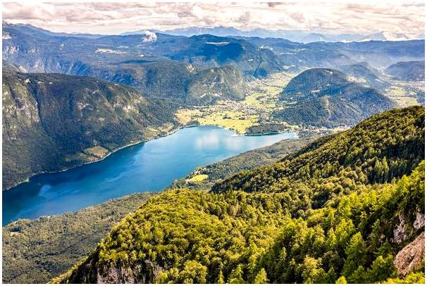 Озеро Бохинь: насладитесь самым большим озером в Словении.