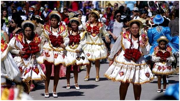 Ла Фиеста де ла Тирана: самый большой карнавал в Чили