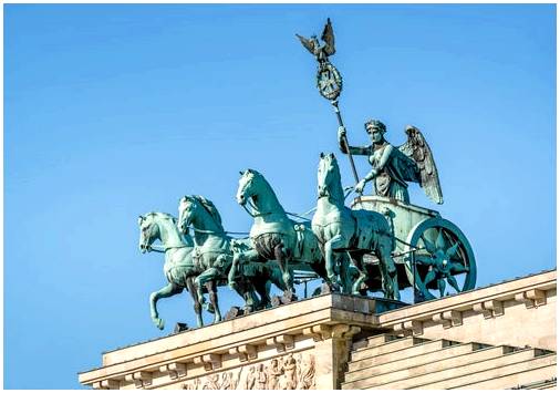 Бранденбургские ворота, истории и легенды