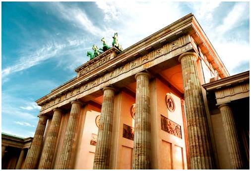 Бранденбургские ворота, истории и легенды