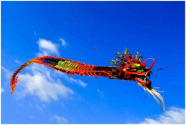 Китайские воздушные змеи: красивое искусство из бумаги