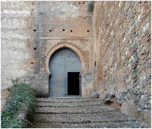 Секреты дверей Альгамбры