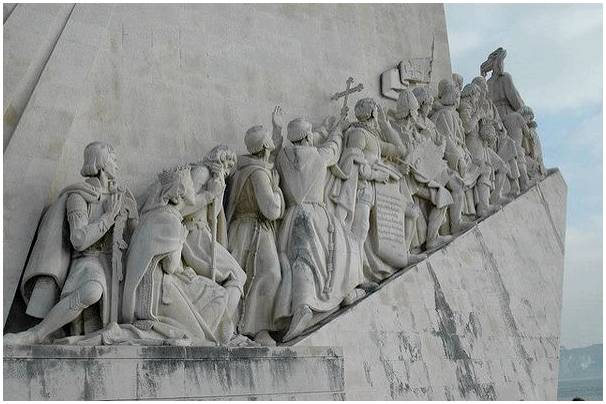 Что посмотреть возле памятника открытиям в Лиссабоне