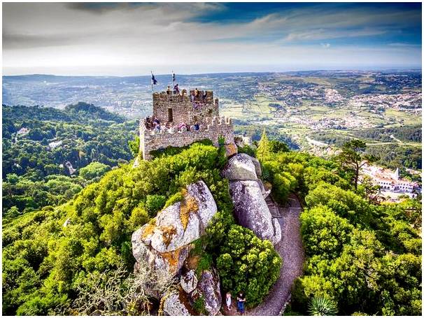 Посещаем замок Синтра в Португалии.
