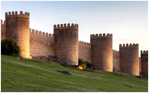 Авила, прекрасный город-крепость