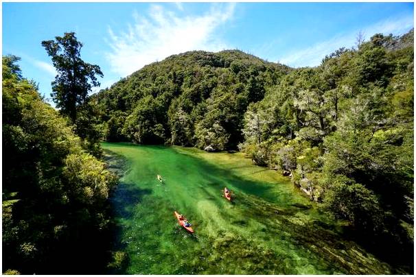 Откройте для себя природный парк Абеля Тасмана в Новой Зеландии.