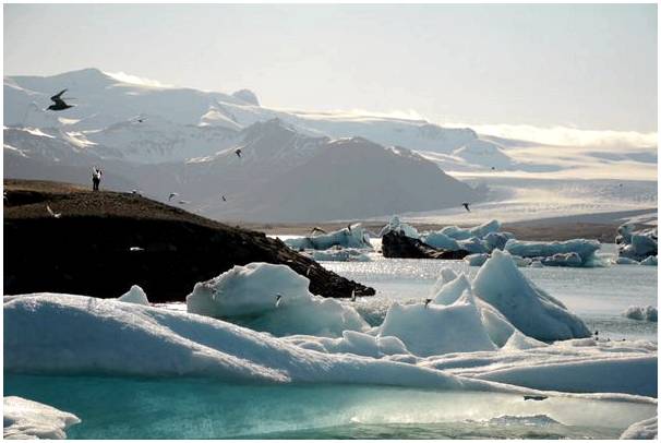 Ледниковая лагуна Йокюльсаурлоун, волшебный уголок в Исландии.