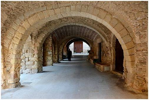 Ператальяда, лучший средневековый комплекс Каталонии.