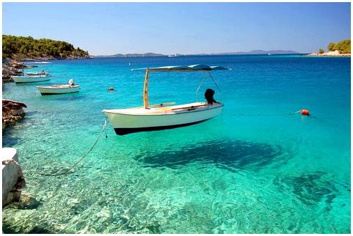 Красивый остров Брач ​​в Хорватии