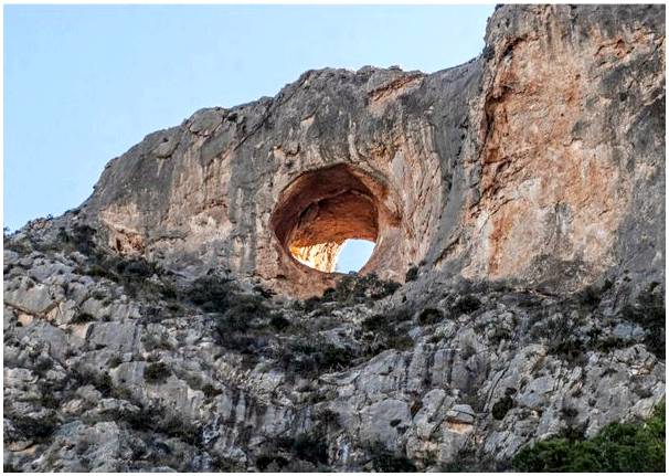 Пещеры Канелобре, их цвета и история