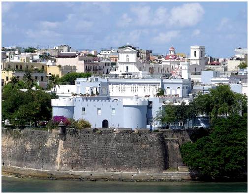 Красивые улочки Старого Сан-Хуана в Пуэрто-Рико