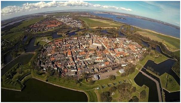 8 самых красивых городов Голландии