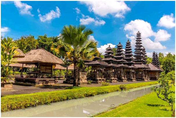 Пура Таман Аюн, один из самых известных храмов на Бали.