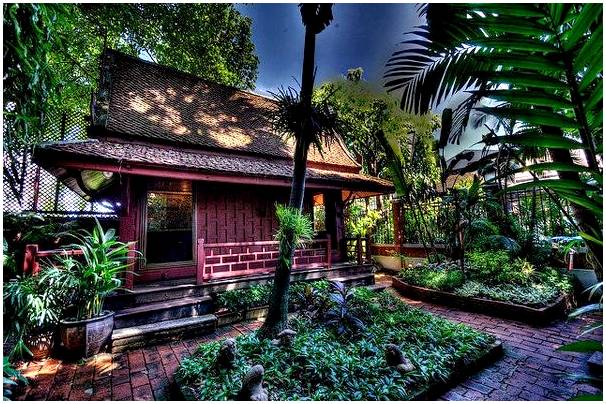 Посетите дом Джима Томпсона в Бангкоке.