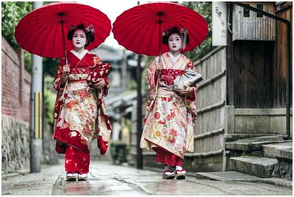 Как выглядит традиционное японское платье, кимоно