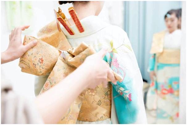 Как выглядит традиционное японское платье, кимоно