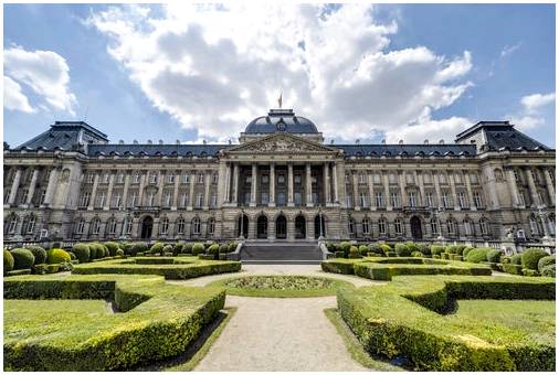 Впечатляющий Королевский дворец Брюсселя