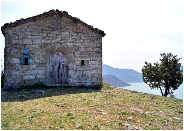Великая стена Финестрес в арагонских Пиренеях