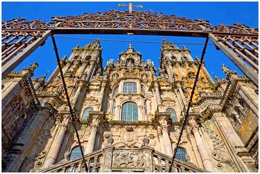 Прогулка по истории собора Сантьяго-де-Компостела.