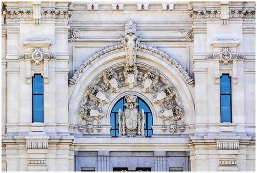 Дворец коммуникаций: архитектурная жемчужина Мадрида.