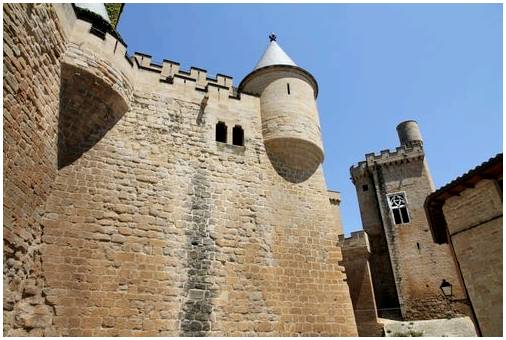 Королевский дворец Олите, средневековое чудо Испании.