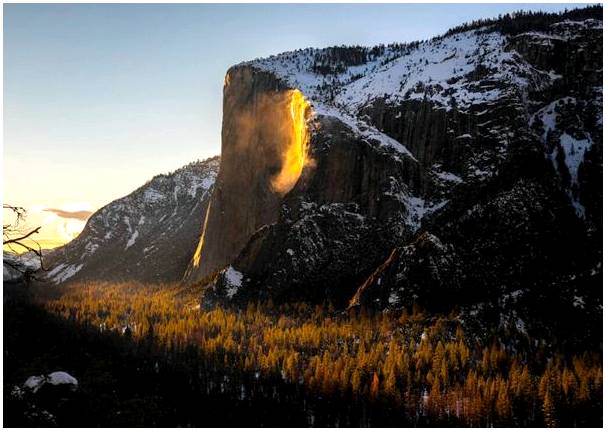 Огненный водопад: странное явление