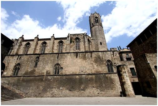 Санта-Мария-дель-Мар, одна из самых красивых церквей Барселоны.