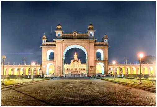 Диковинки роскошного дворца Майсур в Индии.