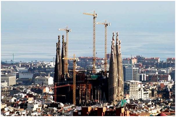 Архитектура Храма Святого Семейства в Барселоне